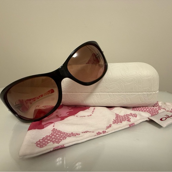 Oakley Accessories - GUC Oakley Dangerous YSC Breast Cancer Awareness Special Edition Sunglasses